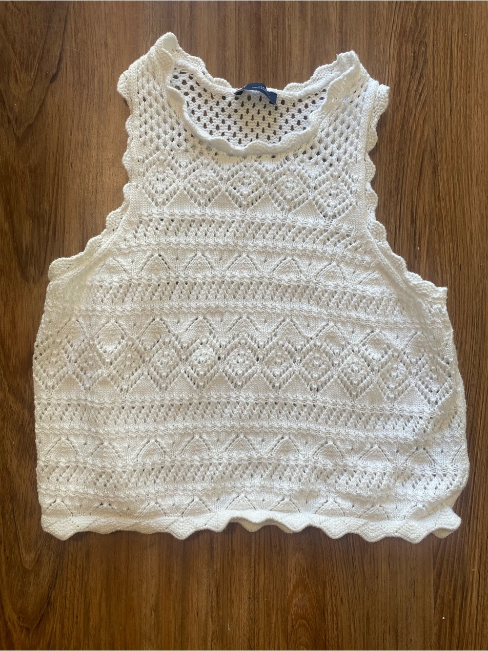 GAP White Crochet Tank Top with Scalloped Edges